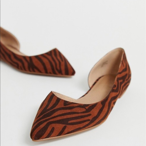 🌸 NEW!!! Tiger Pointed Ballet Flats 🌸 - Picture 2 of 3